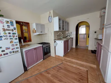 Na predaj 3-izbový byt, 76 m², Rožňava, Kozmonautov