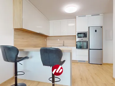 Na prenájom 2-izbový byt, 52 m², Trnava, Novomestská ulica