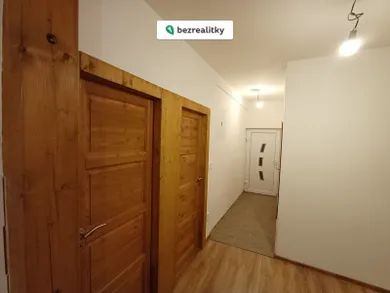 Na predaj 5-izbový dom, 108 m², Šoporňa
