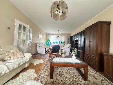 Na predaj 4-izbový dom, 304 m², Kútniky
