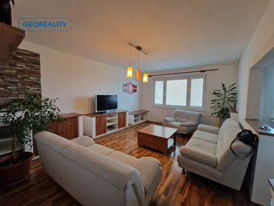 Na prenájom 3-izbový byt, 79 m², Levice, Konopná