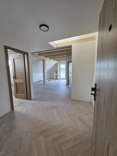Na predaj 3-izbový byt, 64 m², Ivanka pri Dunaji