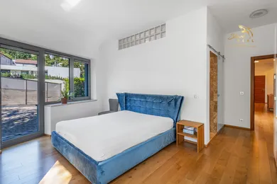 Na prenájom 5-izbový byt, 155 m², Bratislava-Staré Mesto