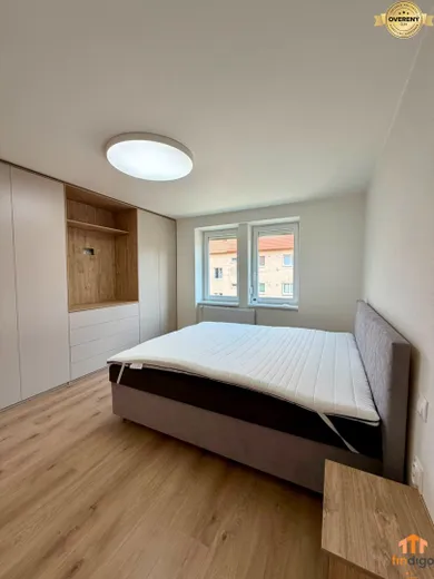 Na prenájom 2-izbový byt, 57 m², Nitra, 8 mája