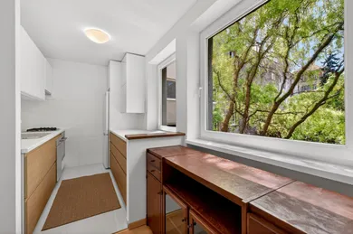 Na prenájom 4-izbový byt, 97 m², Bratislava-Staré Mesto, Palisády