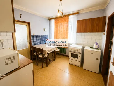 Na predaj 4-izbový dom, 378 m², Šamorín, Hlavná