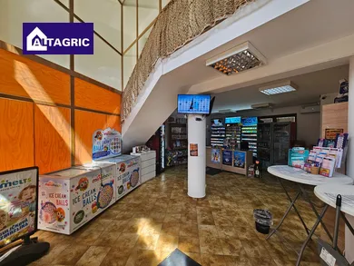 Na prenájom komerčné, 60 m², Komárno, Petőfiho ul.