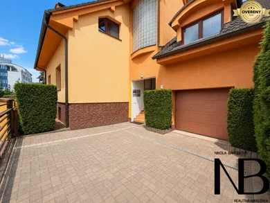 Na predaj 9-izbový dom, 470 m², Trenčín, Jilemnického