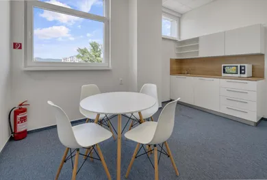 Lokale komercyjne na sprzedaż, Bratislava-Nové Mesto · €84 977