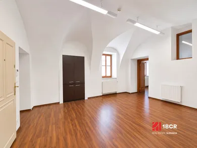 Na prenájom komerčné, 56 m², Pezinok, Radničné Námestie