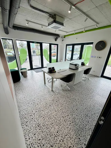 Na predaj komerčné, 52 m², Bratislava-Petržalka, Topoľčianska