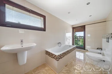 Na predaj 2-izbový dom, 120 m², Bratislava-Dúbravka, Strmé sady