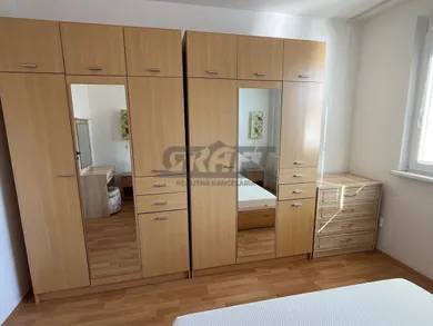 Na prenájom 2-izbový byt, 55 m², Bratislava-Petržalka, A. Gwerkovej