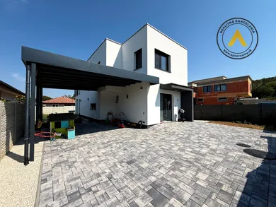 Domy na predaj 4-izbový, Hlohovec · €315 000