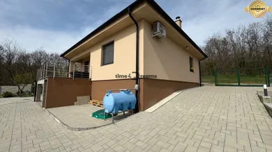 Na predaj 3-izbový dom, 125 m², Štitáre