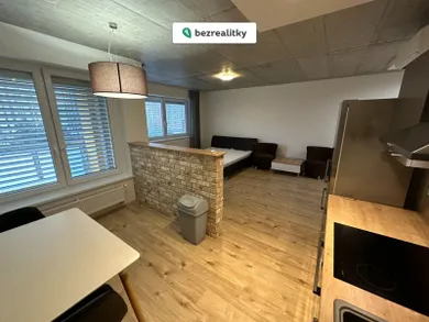 Na prenájom 1-izbový byt, 48 m², Bratislava-Petržalka