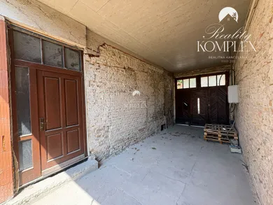 Na predaj 6-izbový dom, 480 m², Komárno, Palatínova