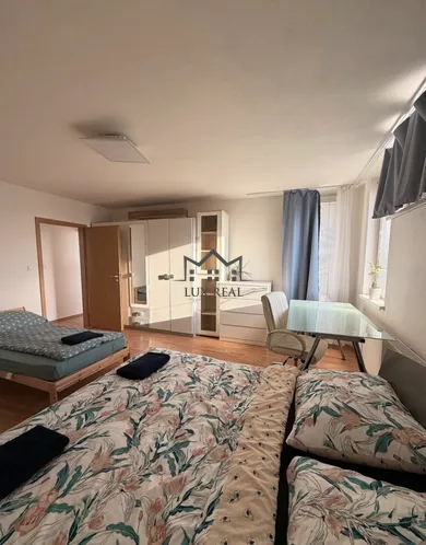Na predaj 4-izbový byt, 95 m², Bratislava-Nové Mesto, Nová Rožňavská