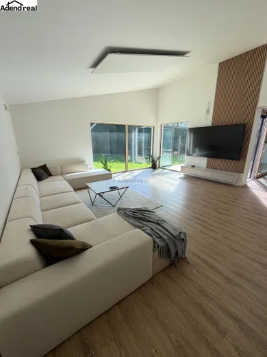 Na predaj 4-izbový dom, 160 m², Bratislava-Jarovce