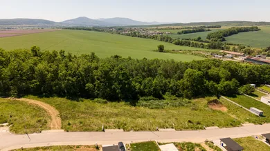 Na predaj pozemok, 122 m², Trsťany