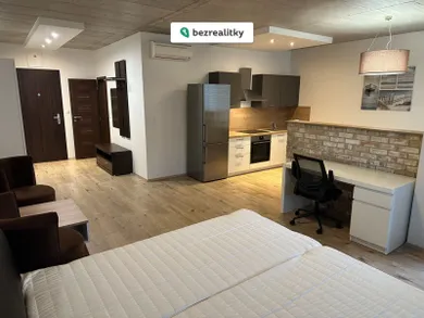 Byty na prenájom 1-izbový, Bratislava-Petržalka · €600