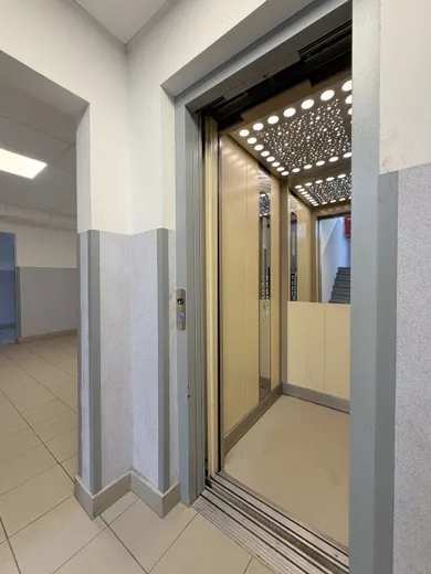 Na predaj 4-izbový byt, 84 m², Bratislava-Petržalka, Vyšehradská