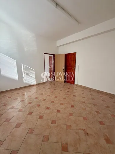 Na prenájom objekt, 17 m², Nitra, Novozámocká