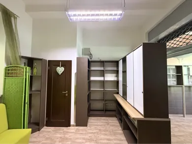 Na prenájom komerčné, 30 m², Nové Zámky, Komárňanská