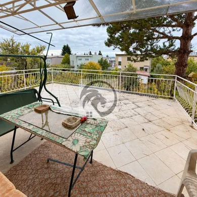 Na prenájom 4-izbový dom, 180 m², Levice, Ul. F. Hečku