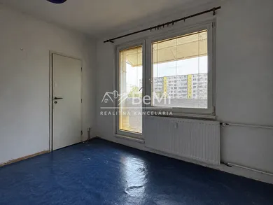Na predaj 3-izbový byt, 67 m², Levice, Kpt. Nálepku