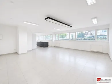 Lokale komercyjne na sprzedaż, Bratislava-Ružinov · €249 000