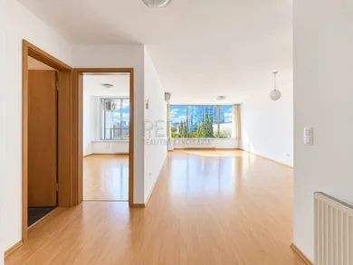 Na predaj 2-izbový byt, 64 m², Bratislava-Nové Mesto, Bajkalská