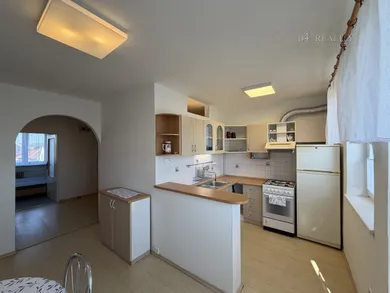 Byty na prenájom 3-izbový, Trenčín · €700