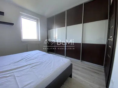 Na prenájom 2-izbový byt, 54 m², Nitra, Matičná