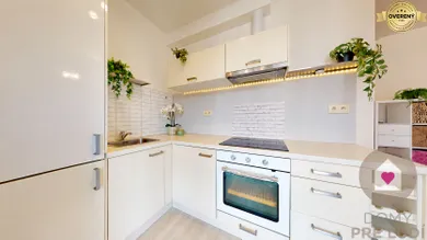Na predaj 2-izbový byt, 40 m², Bratislava-Petržalka, Žltá