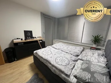 Na predaj 2-izbový byt, 57 m², Bratislava-Nové Mesto, Bajkalská
