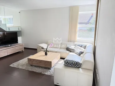 Na predaj 5-izbový dom, 226 m², Malinovo, Súbežná