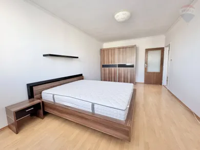 Na prenájom 3-izbový byt, 86 m², Dunajská Streda, Nová Ves