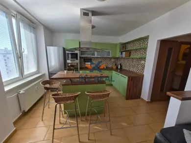 Na prenájom 2-izbový byt, 58 m², Bratislava-Nové Mesto, Račianska