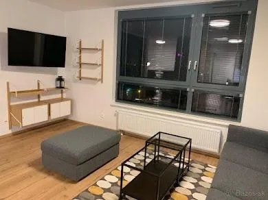 Na prenájom 2-izbový byt, 48 m², Bratislava-Ružinov, Plynárenská