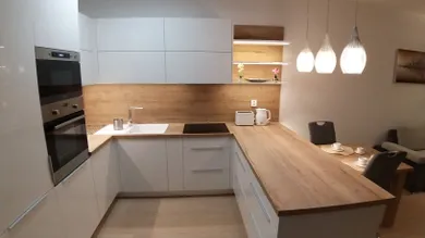 Na prenájom 2-izbový byt, 55 m², Bratislava-Staré Mesto, Čulenova