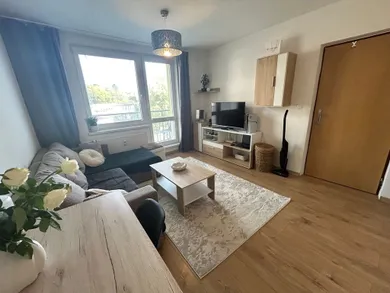 Na predaj 1-izbový byt, 33 m², Banská Bystrica, Školská