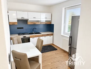 Na prenájom 2-izbový byt, 56 m², Šurany, MDŽ/Krížna