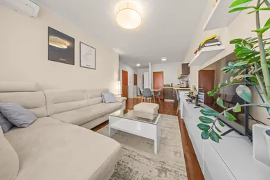 Na prenájom 2-izbový byt, 55 m², Bratislava-Ružinov, Mierová