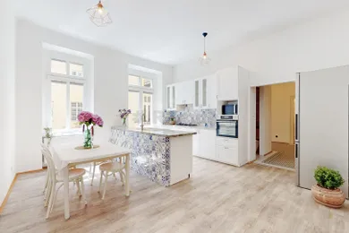 Квартири на продаж, 4-кімнатні, Bratislava-Staré Mesto · €655 000
