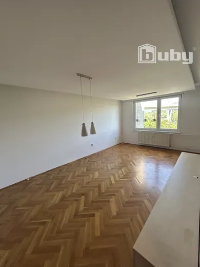 Na predaj 3-izbový byt, 81 m², Považská Bystrica, Stred