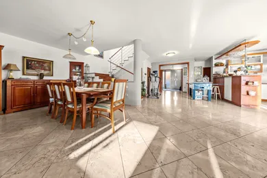 Na predaj dom, 383 m², Bratislava-Podunajské Biskupice
