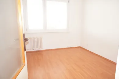 Na predaj 3-izbový byt, 64 m², Bratislava-Karlova Ves, Lackova