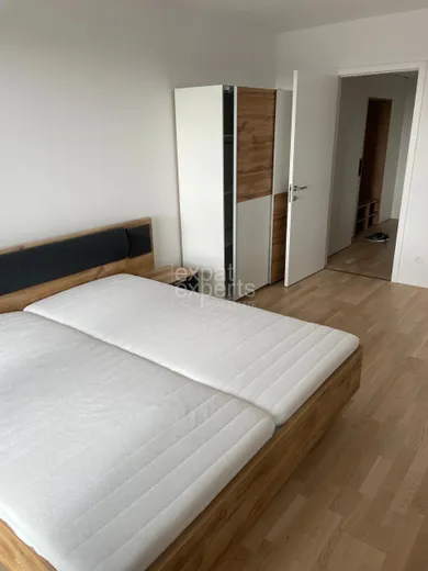 Na prenájom 2-izbový byt, 67 m², Bratislava-Nové Mesto, Račianska