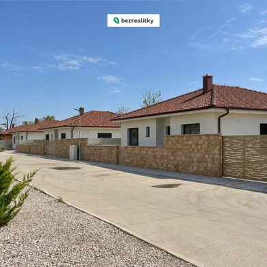 Eladó házak, 4-szobás, Šamorín · €299 000